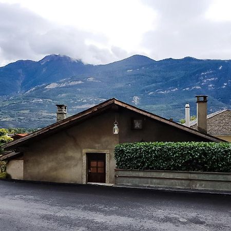 Fully, Valais Chalet Accueillant Avec Cheminee Vila Exterior foto