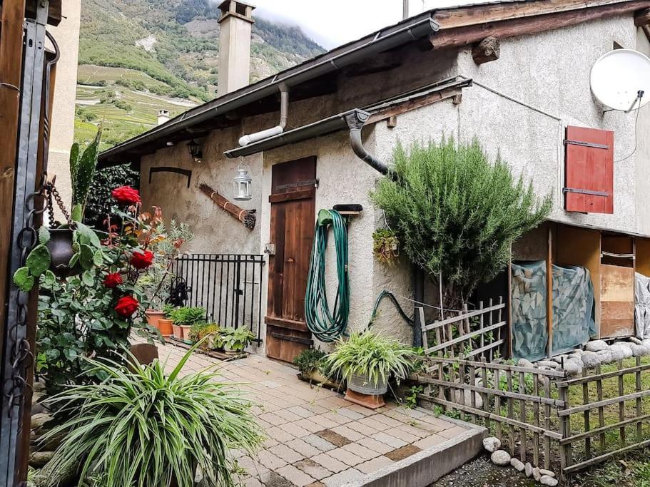 Fully, Valais Chalet Accueillant Avec Cheminee Vila Exterior foto